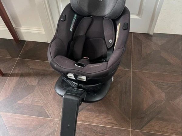 Maxi cosi turntable car seats x2 - Main image