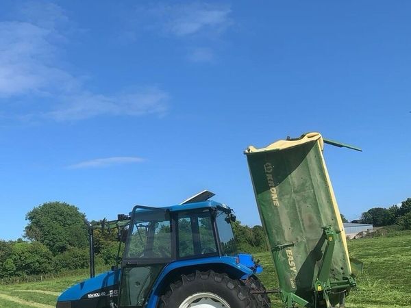New Holland 5635 - Main image