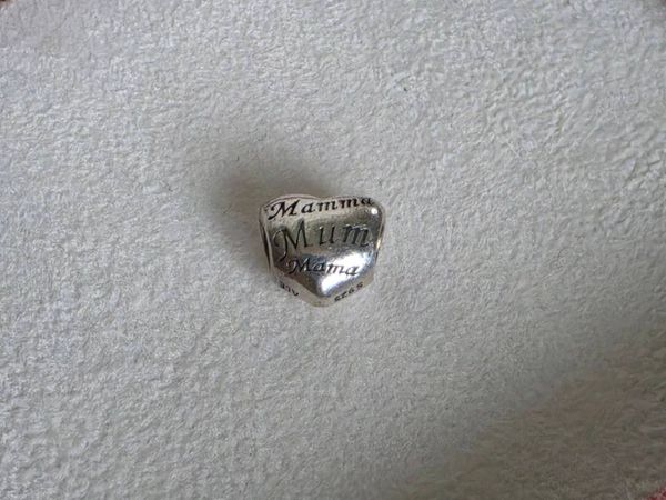 Pandora "Mom" heart charm - Main image