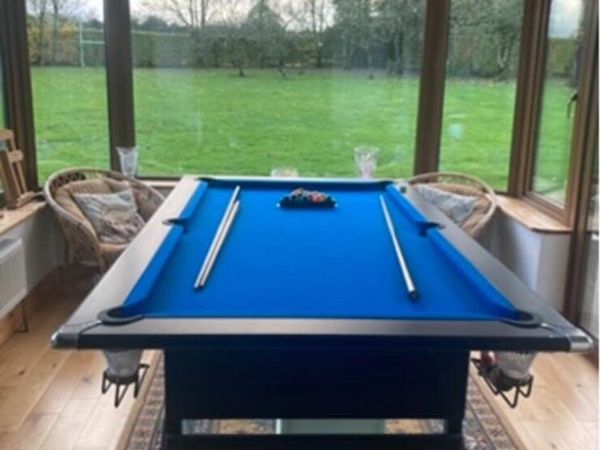 Pool table - Main image