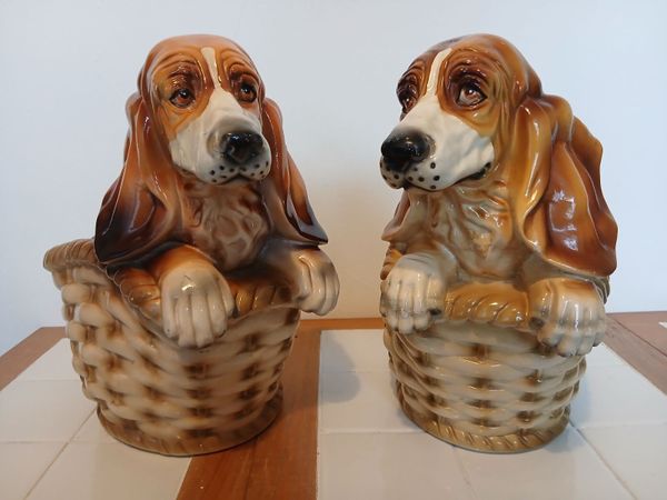 Beautiful Pair of Vintage Ceramic Basset Hounds. - Main image
