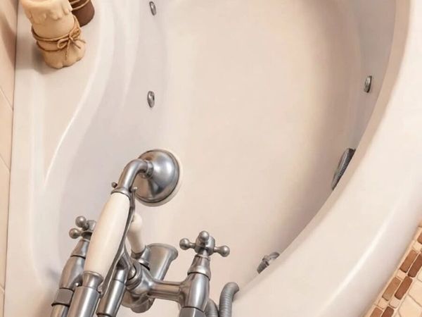 Jacuzzi bath - Main image