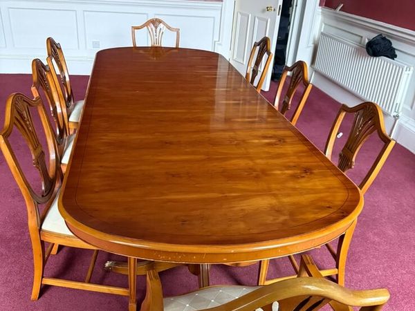 Table with 8 chairs and 2 carvers - Main image