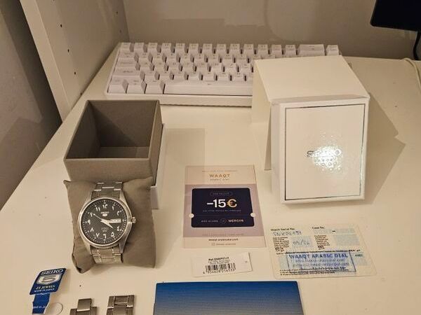 Seiko 5 arabic dial in jet black perfect condition never worn - Main image