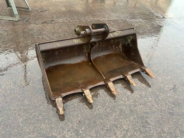 53' Ditching/ Grading Bucket c/w teeth (45mm pins) - Main image