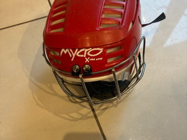 Hurling helmet - Main image