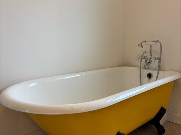 Cast iron bath - Main image
