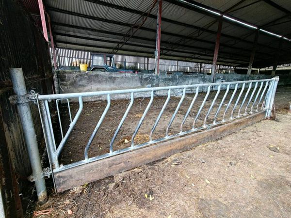 6x 15 ft 9 diagonal sheep barriers - Main image