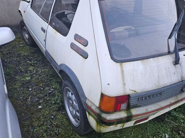 Peugeot  205 gti    Toyota  landcruiser  92 - Main image