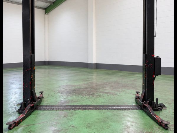 Garage Lift Equipment - Main image