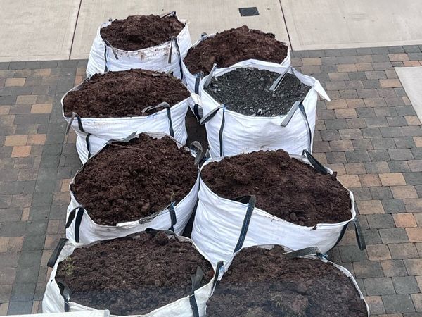 7 x 1 tonne sacs of topsoil - Main image