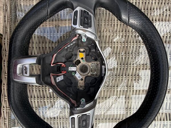 Volkswagen Tiguan R line steering wheel - Main image