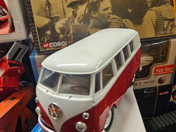 Corgi Solido VW Van 1.18 - Main image