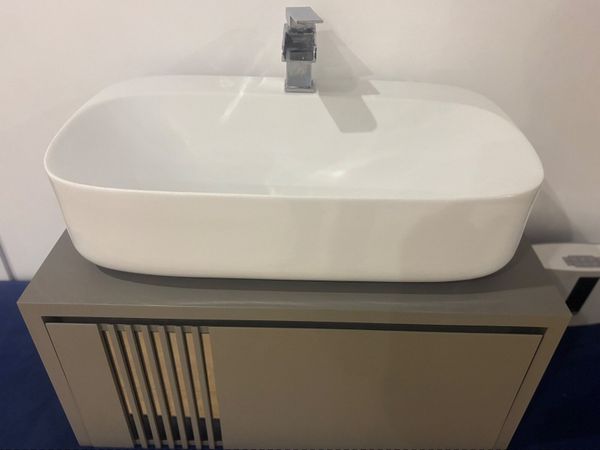 Bathroom vanity sink and tap - brand - porcelanosa - Main image
