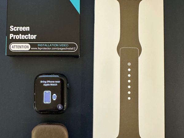 Apple Watch Series 8  45mm Black + 2026 Olive Band - Main image