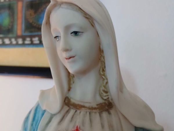 Vintage Blessed Virgin Mary Statue. - Main image