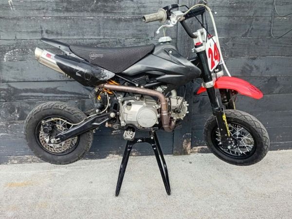 Stomp 125 - Main image
