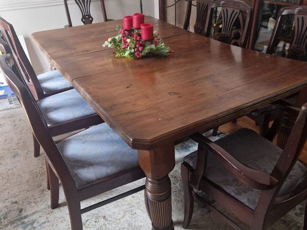 Table and chairs - Main image
