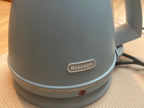 Delonghi kettle, light blue - Main image