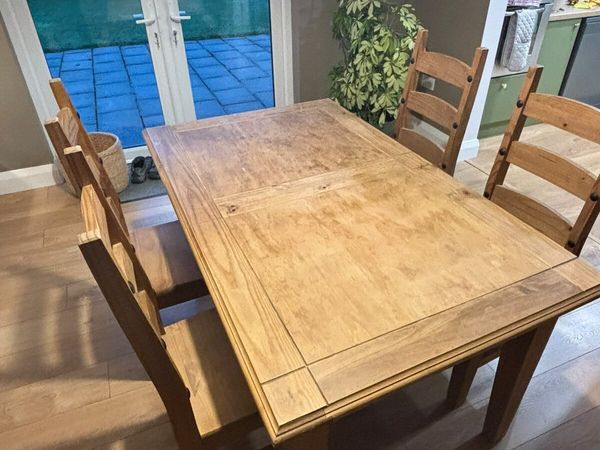 Kitchen table with x4 chairs - Main image
