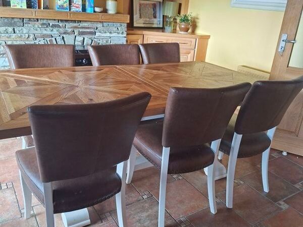 Solid wood Extendable dining table and chairs - Main image