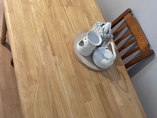 Table and chairs - Main image