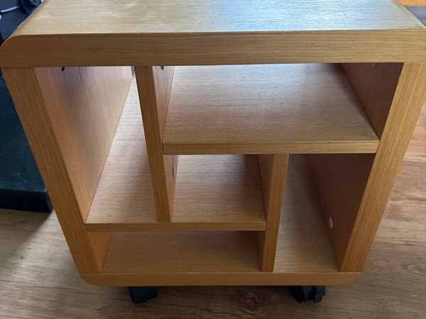 Wooden coffee table on castors - Main image