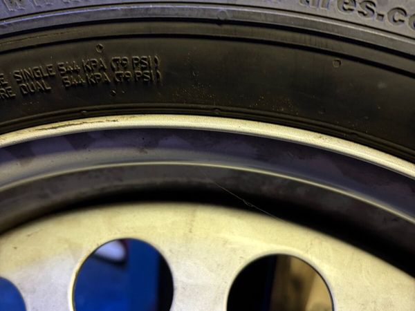 Mercedes Vito Continental 225/55 R17 C - Main image
