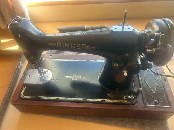 201K Singer Sewing Machine - Main image