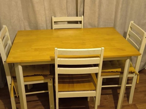 Table and chairs - Main image