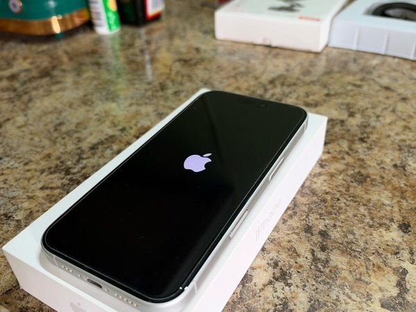 iPhone 16 - Main image