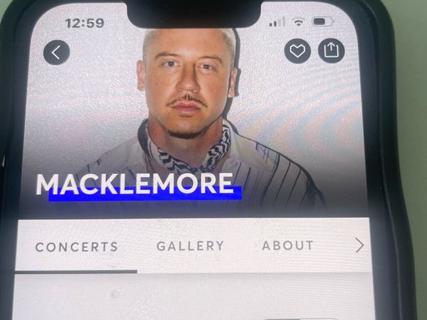 2 STANDING MACKLMORE - Main image