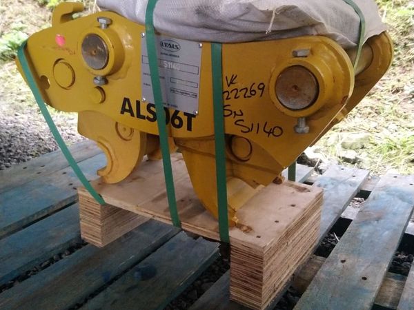 HITACHI ZAXIS CAT 8 TON QUICK HITCH ( 50mm pins ) - Main image