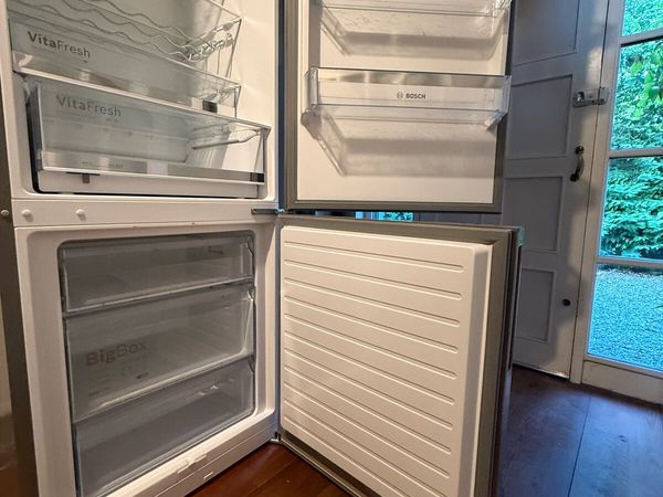 Bosch Fridge Freezer Model KGE49AICAG - Main image