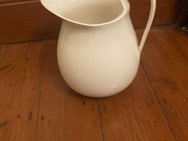 Wash bowl and jug - Main image