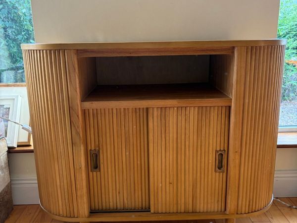 Fluted solid wood sideboard, sliding doors - Main image
