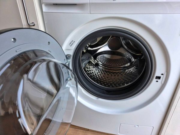 Logik Washer Dryer – Only 1 Year Old – Excellent C - Main image