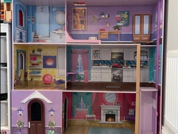 Wooden doll house - Main image