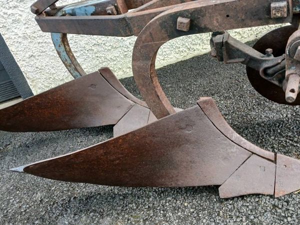 Ransomes TS54A "Robin" 2-Furrow Mounted Plough - Main image