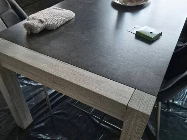Dining room table and chairs - Main image