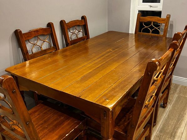 Solid wood table and chairs - Main image
