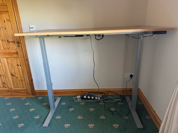 Height adjustable office desk and chair - Main image