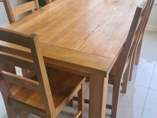 Table and chairs - Main image