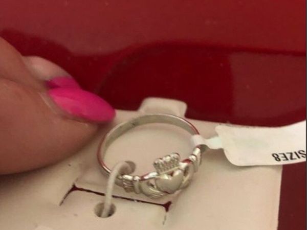 Ladies sliver claddagh ring size 8 €25 - Main image