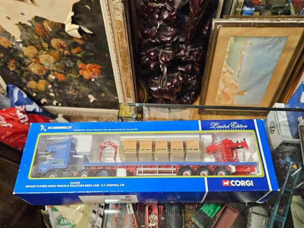 Corgi Renault Tractor Unit and Trailer with Crane - Main image