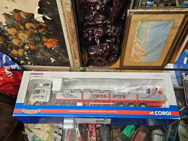 Corgi Volvo Tractor Unit and Crane Trailer 1.50 - Main image