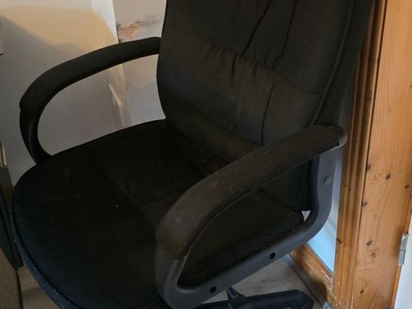 Home office desk and chairs for sale in Dublin for €300 on DoneDeal