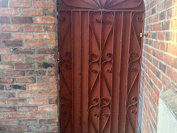 Metal Side Gate - Main image