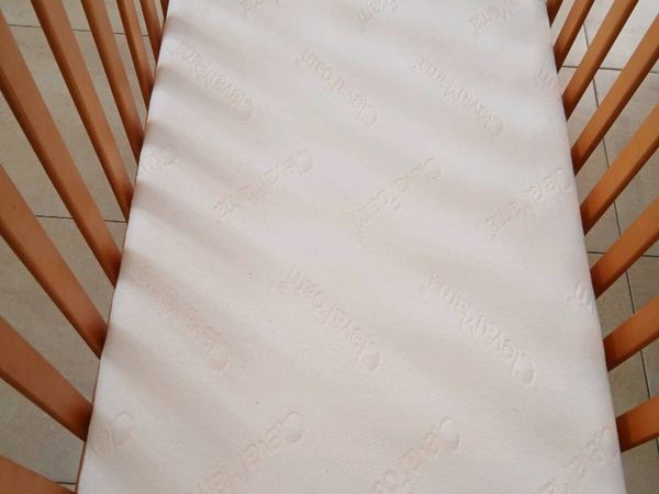 BABYS COT +  MATTRESS - Main image