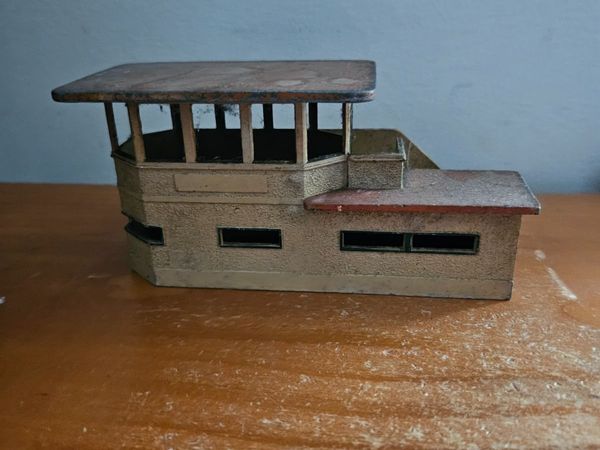 Hornby Dublo OO Gauge Signal Box - Main image